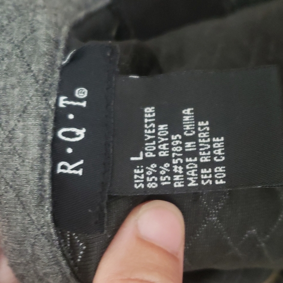 R.Q.T. L quilted light weight cropped cardi quarter sleeve - Picture 7 of 7